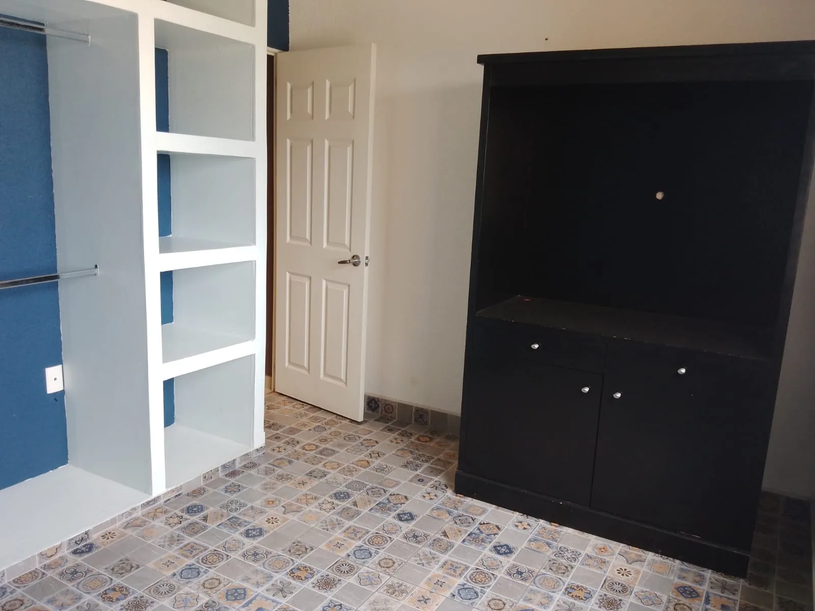 Clóset de obra y mueble para televisión