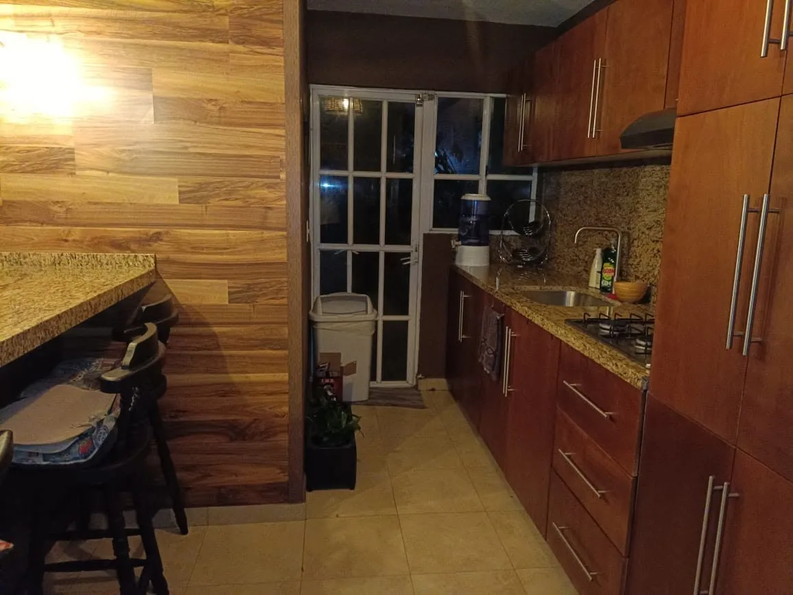 Cocina vista desde el desayunador