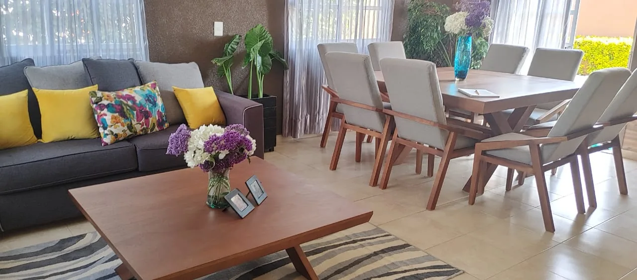 Sala y comedor amueblados