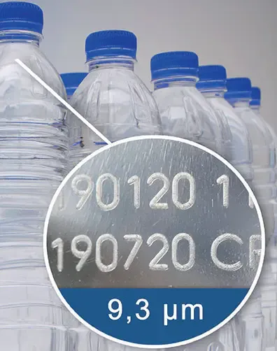 Código marcado con láser CO2 sobre botellas de PET
